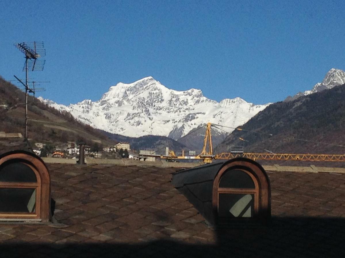 Un Nido Nel Centro Storico Con Garage Lägenhet Aosta Exteriör bild