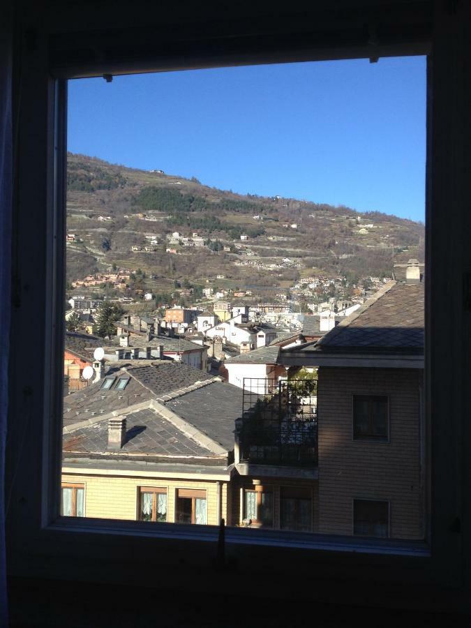 Un Nido Nel Centro Storico Con Garage Lägenhet Aosta Exteriör bild